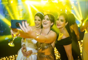 noiva Rafaela com as amigas; foi lindo esse casamento!